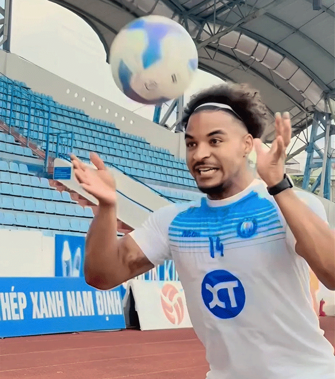 Tiền đạo Xuân Son đang nỗ lực tập hồi phục