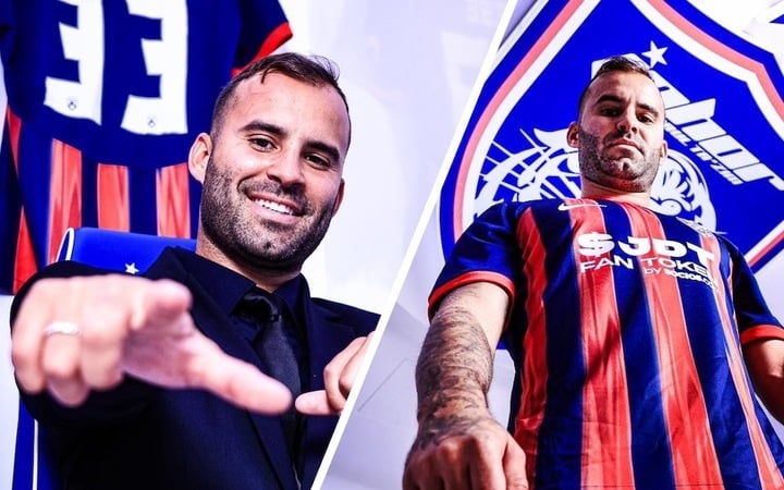 Jese Rodriguez chơi bóng tại Malaysia.